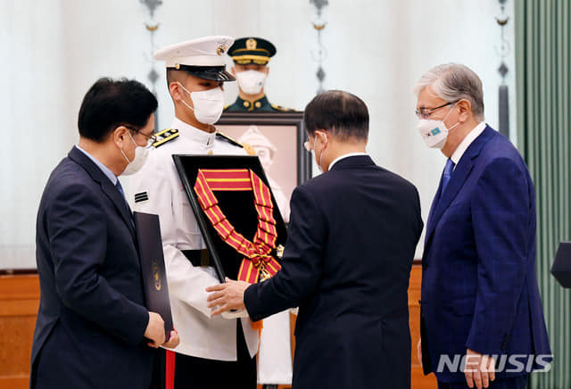 훈장수여.jpg